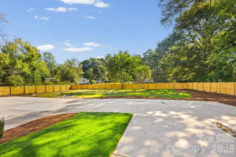 Townhome or Single-Family Home in Gastonia? 6 Questions to Help You Choose
